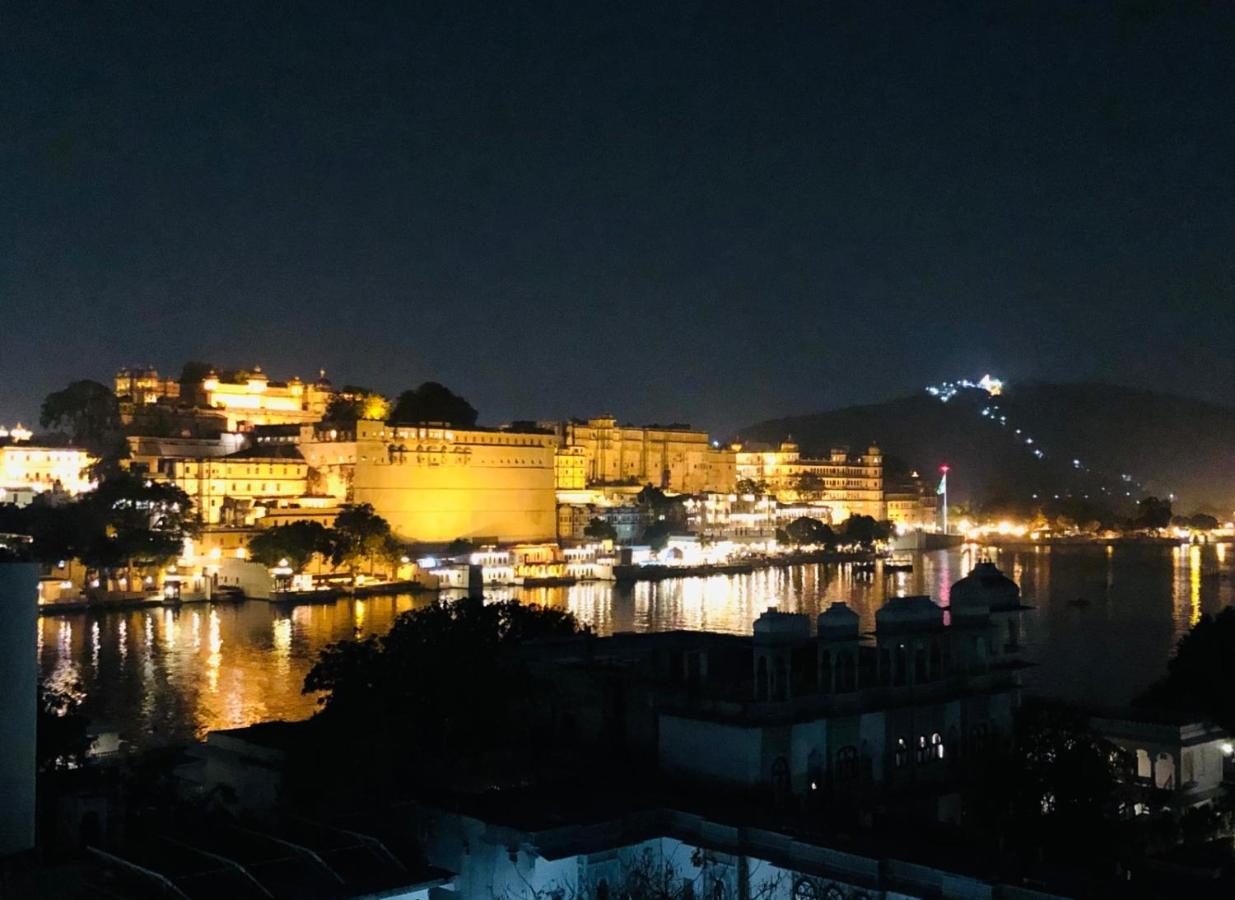 Hotel Nirvana Lakeside Udaipur Eksteriør bilde