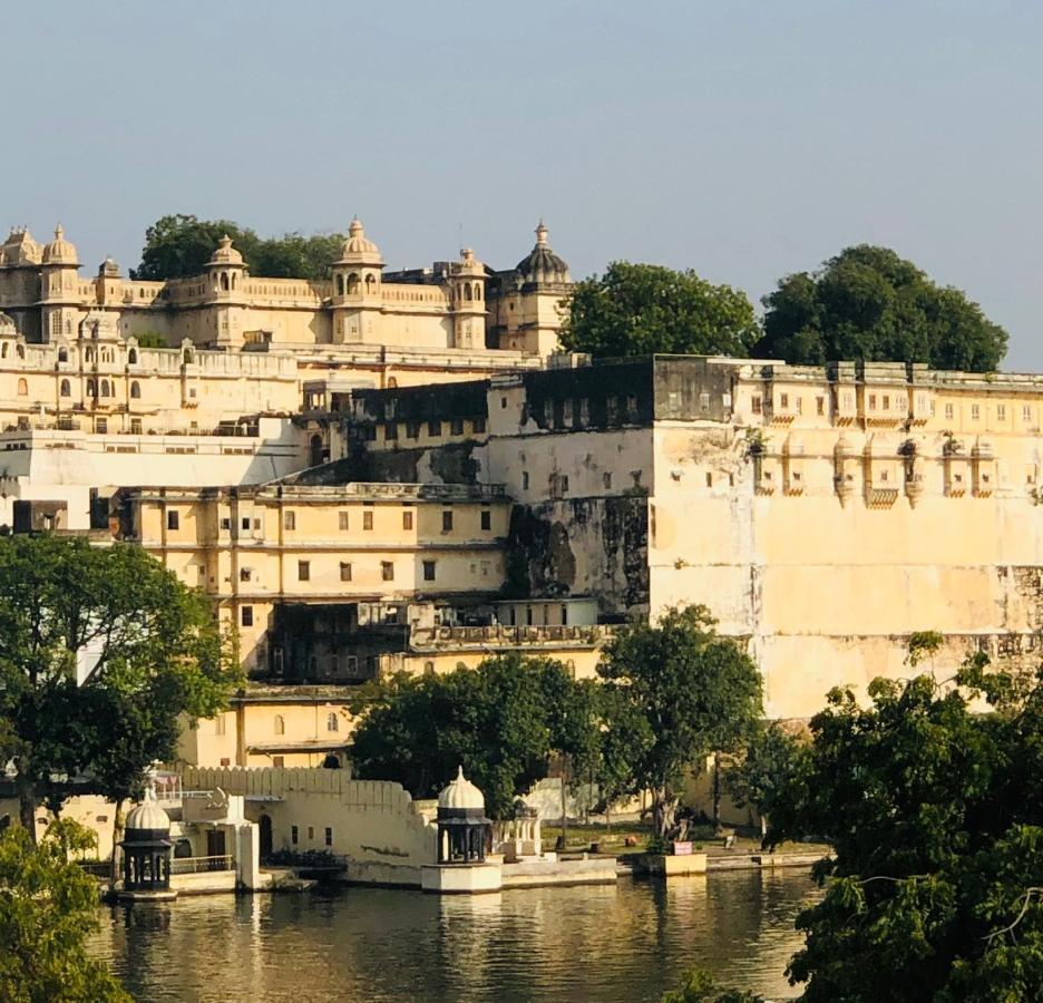 Hotel Nirvana Lakeside Udaipur Eksteriør bilde