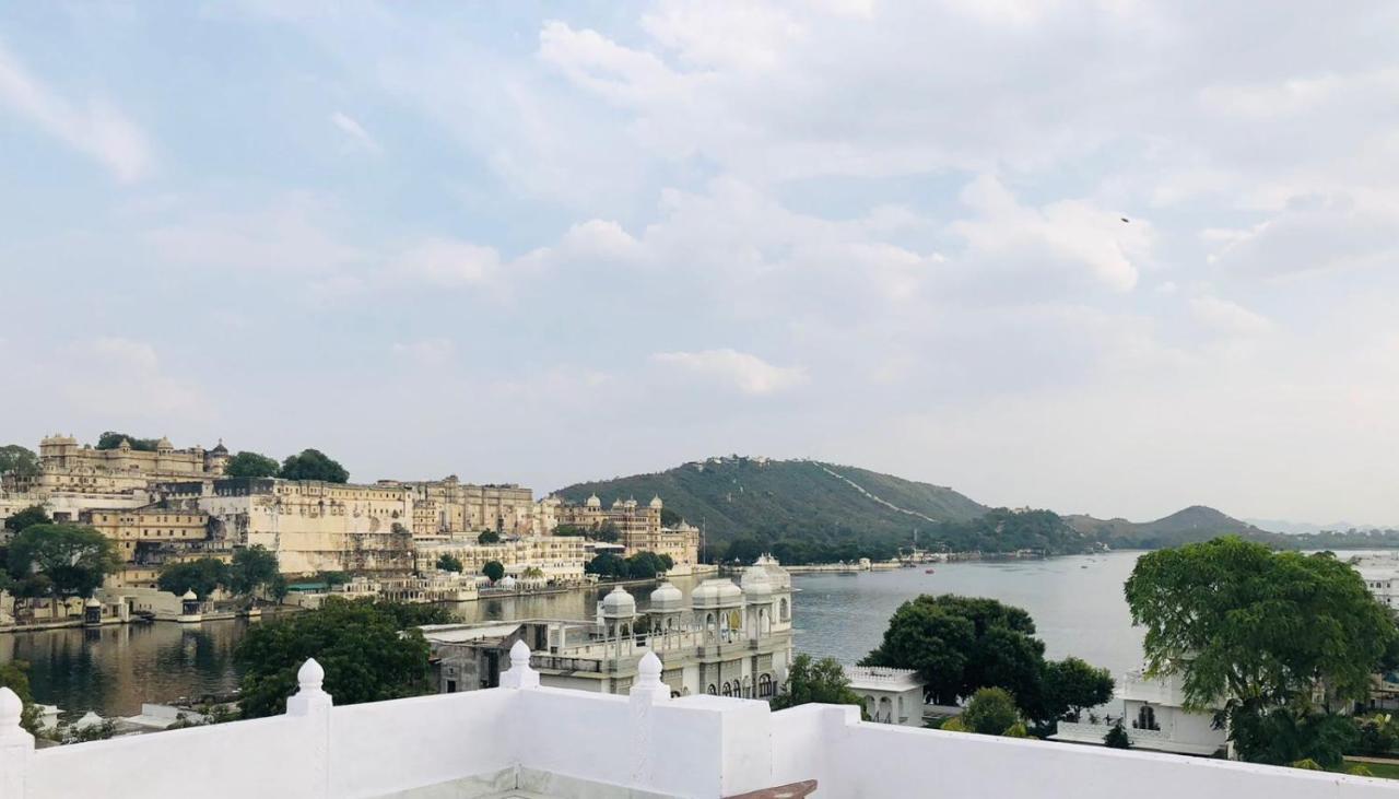 Hotel Nirvana Lakeside Udaipur Eksteriør bilde