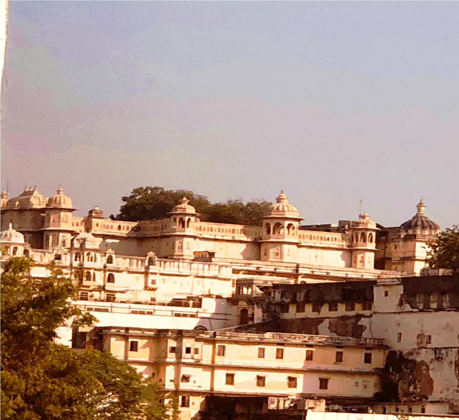 Hotel Nirvana Lakeside Udaipur Eksteriør bilde