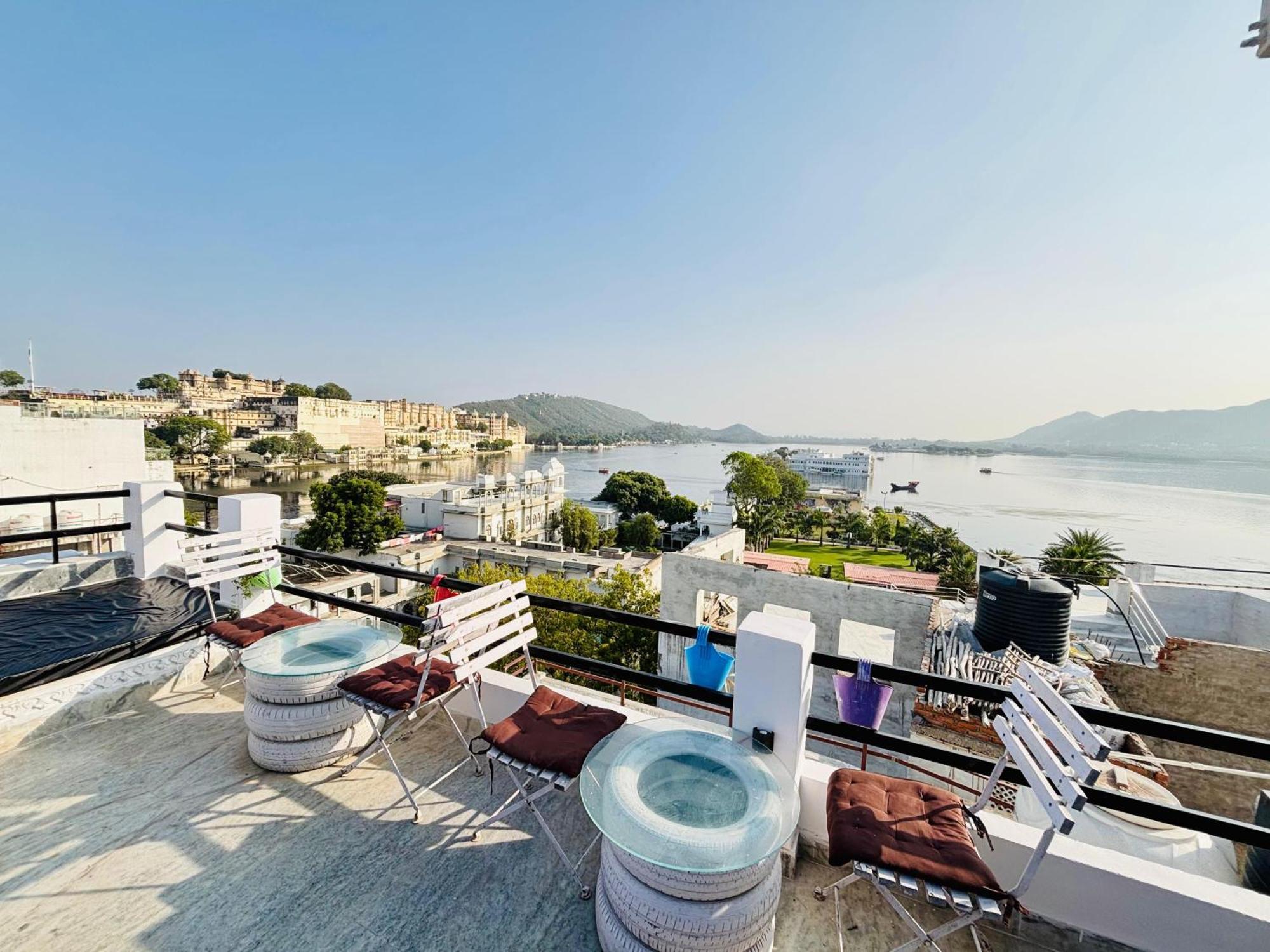 Hotel Nirvana Lakeside Udaipur Eksteriør bilde